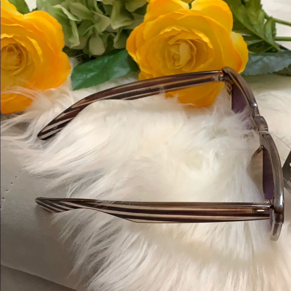Metropolitan Urban Eyewear Brown Stripe Sunglasses - Picture 3 of 3